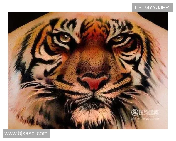 足球明星背部纹身老虎寓意深刻展现个性与力量的独特魅力